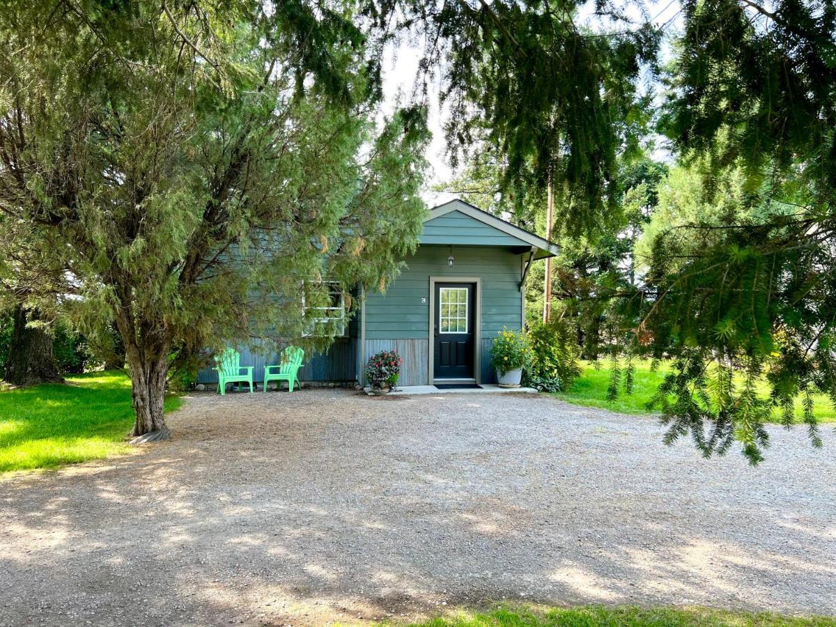 Glacier'S Edge Cabins コロンビア・フォールズ エクステリア 写真
